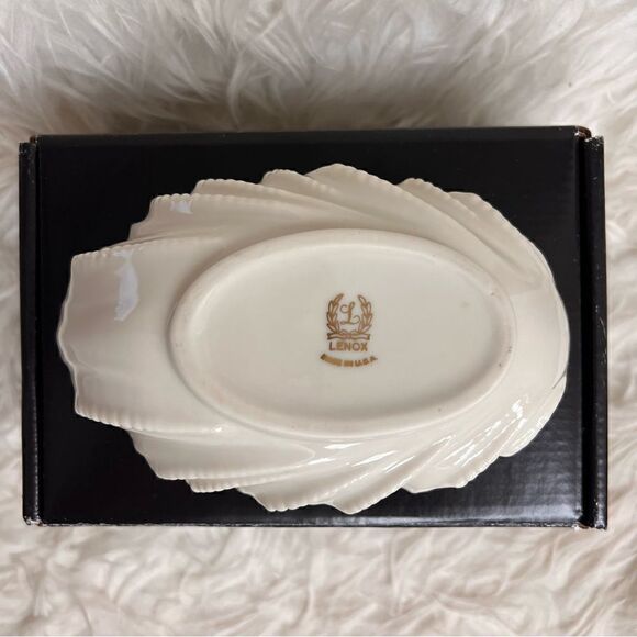 Lenox Leaf Nut Candy Dish 6” ivory - Picture 4 of 5
